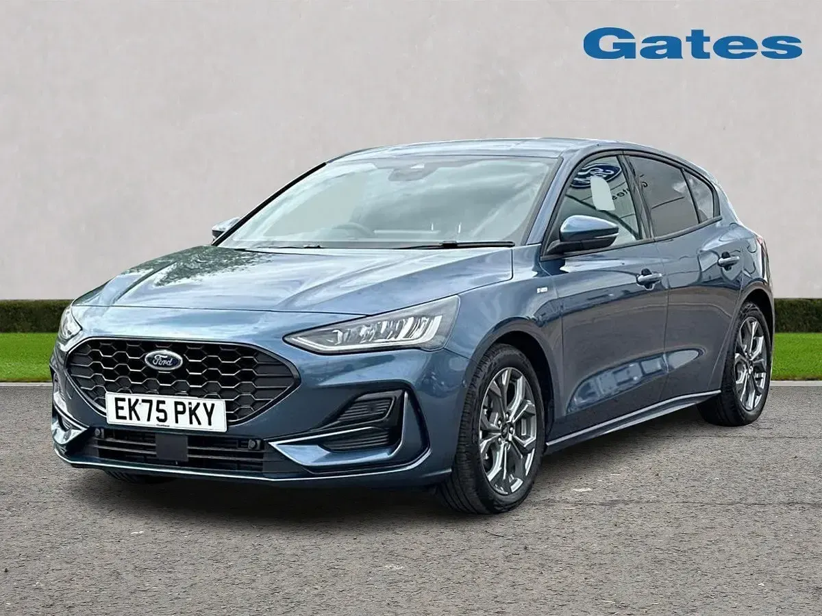 Ny Ford Focus ST-Line 2025 Blå Halvkombi