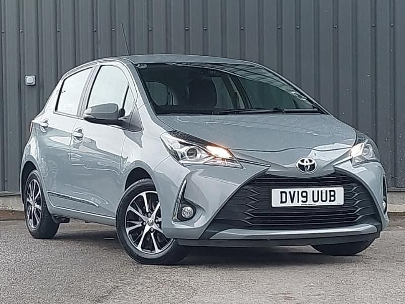 Used Toyota Yaris 111 HP (81 kW) 2019 Grey Hatchback