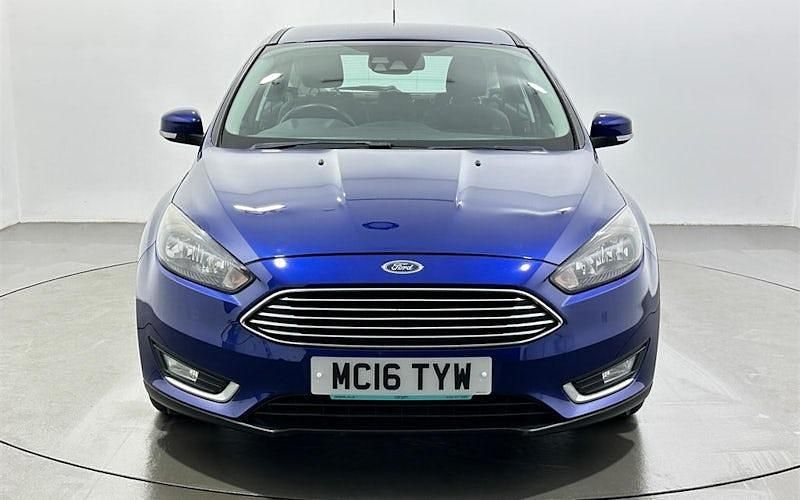 Used Ford Focus Titanium 125 HP (91 kW) 2016 Blue Hatchback