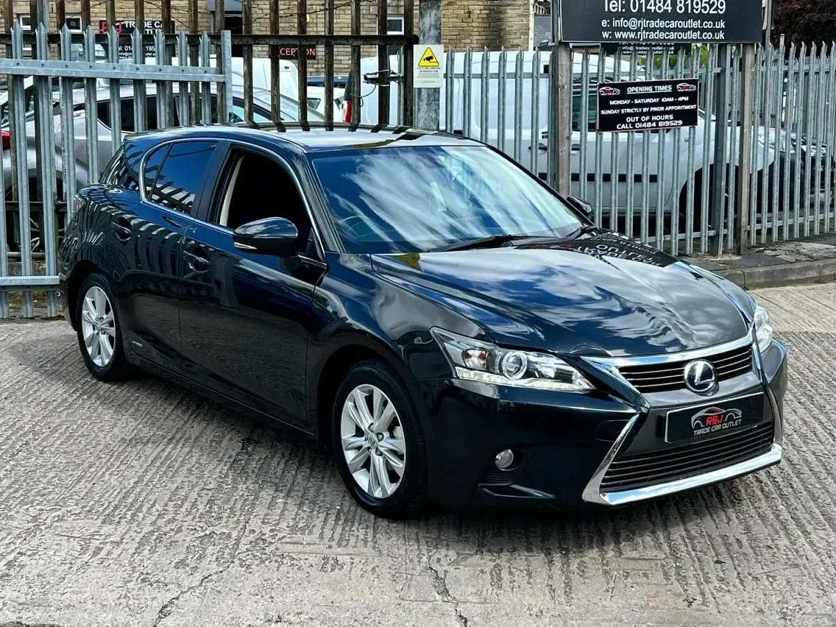 Used Lexus CT200h 136 HP (100 kW) 2016 Black Hatchback