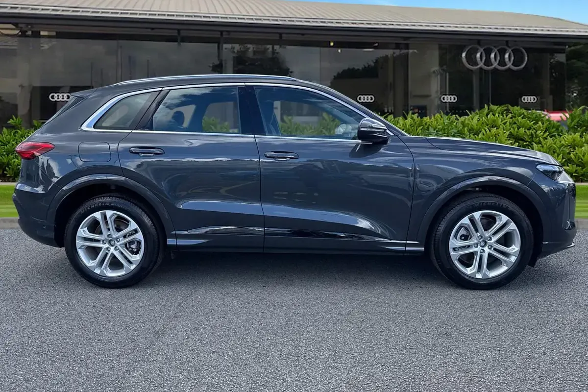 New Audi Q5 Sport 204 HP (150 kW) 2026 Black SUV