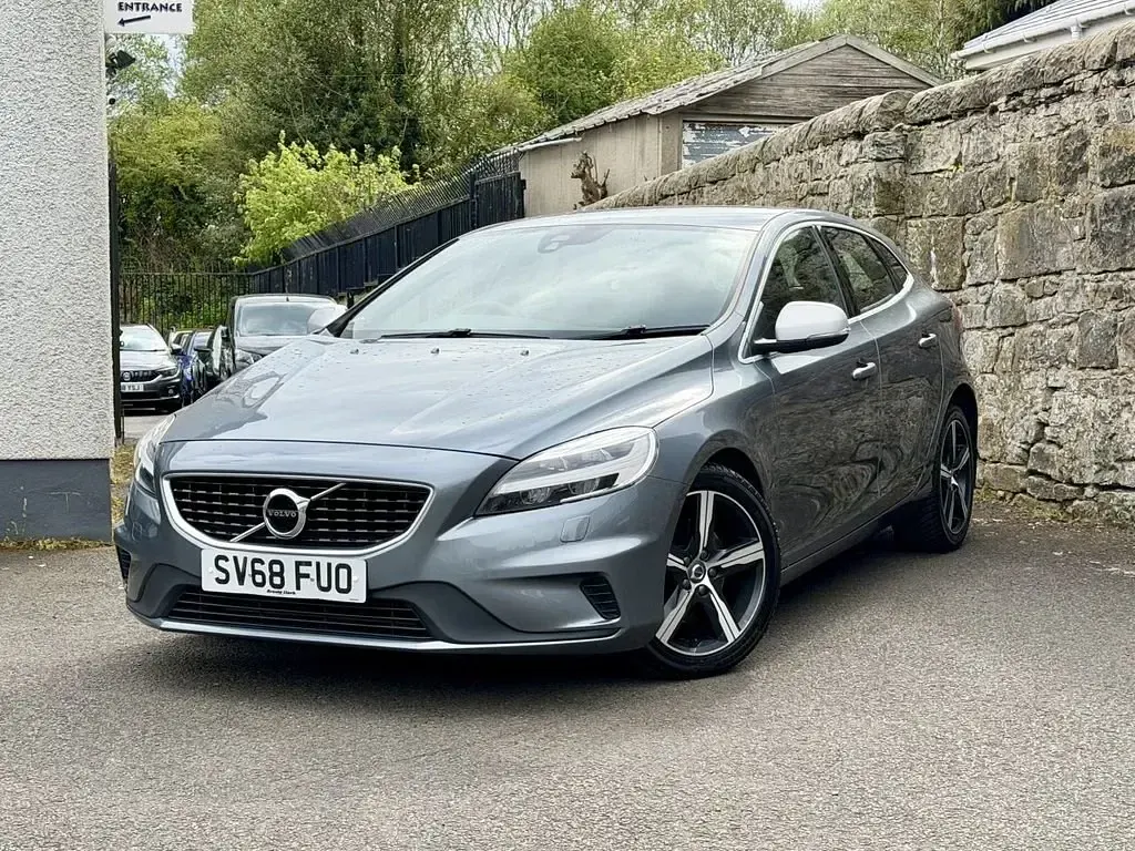 Usado Volvo V40 R-Design 122 CV (89 kW) 2018 Gris Utilitario