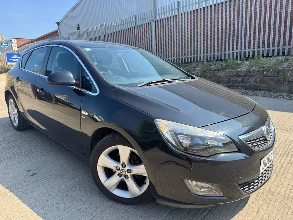 Used Vauxhall Astra SRi 115 HP (84 kW) 2012 Black Hatchback