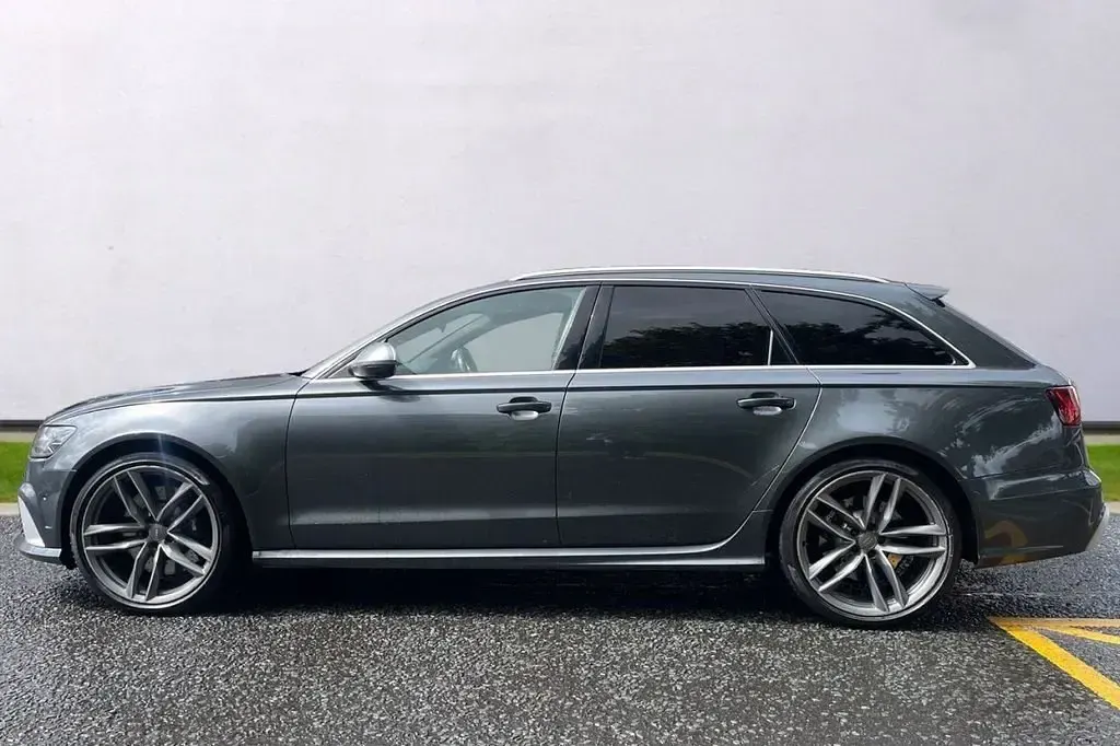 Usado Audi RS6 Design 560 HP (411 kW) 2016 Cinzento Carrinha
