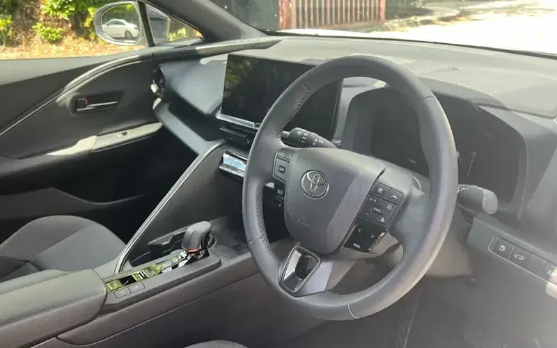 Used Toyota C-HR Design 140 HP (102 kW) 2024 White SUV