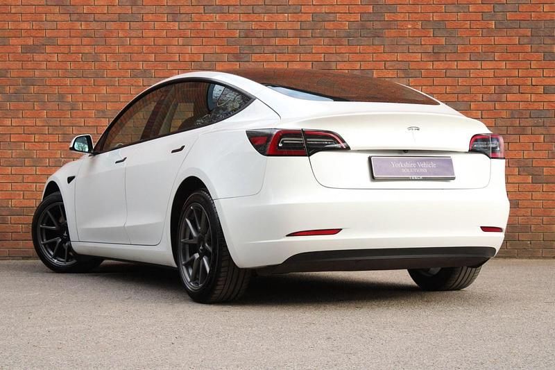 Used Tesla Model 3 RWD 208 kW (283 HP) 2023 White Sedan