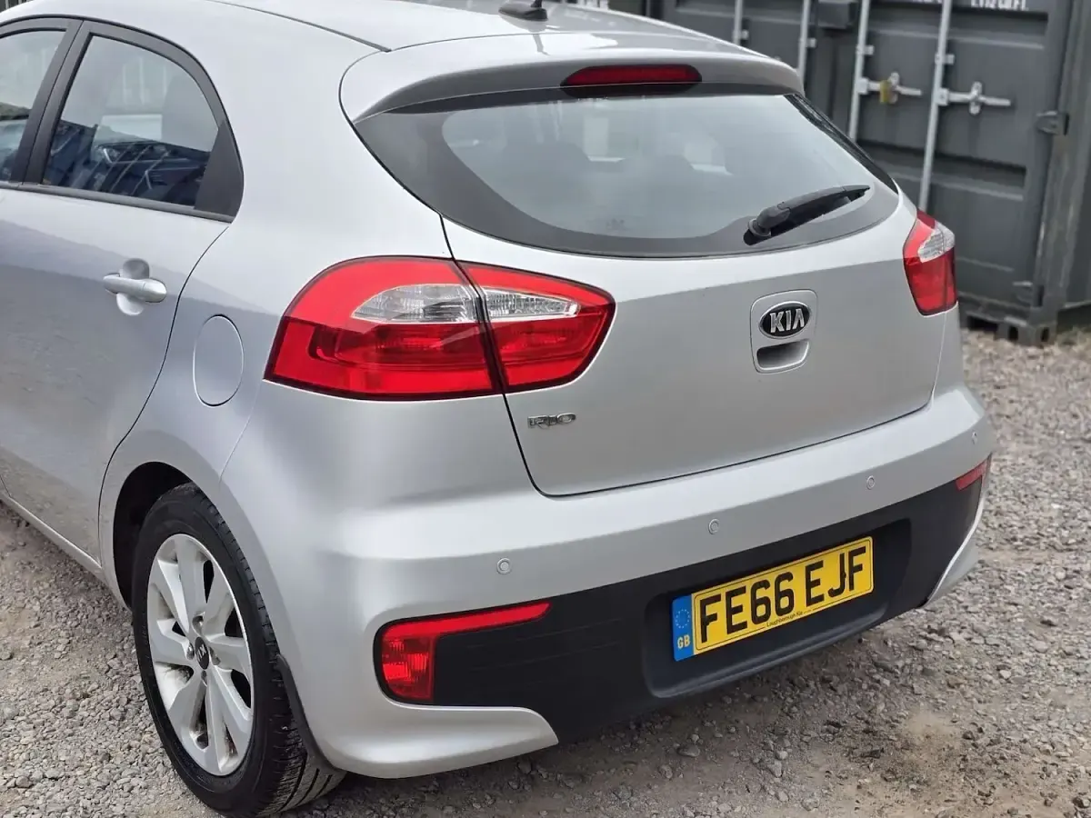 Used Kia Rio 107 HP (78 kW) 2016 Silver Hatchback