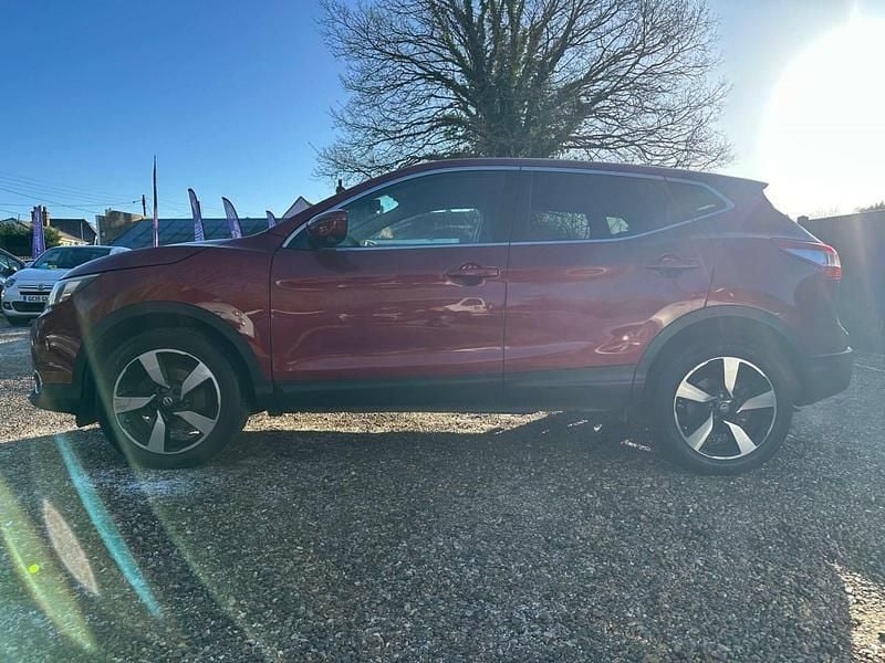 Used Nissan Qashqai N-TEC 115 HP (84 kW) 2015 Red SUV