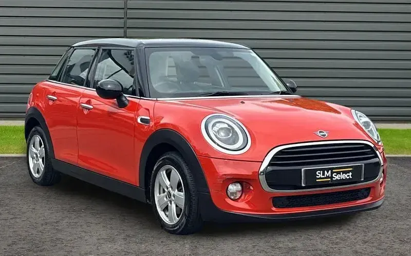 Begagnad Mini Cooper Hatch 136 HK (100 kW) 2018 Halvkombi