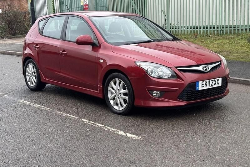 Red Used 2011 Hyundai i30 Comfort Hatchback | £1,500 (Fair price) - Image 1/1