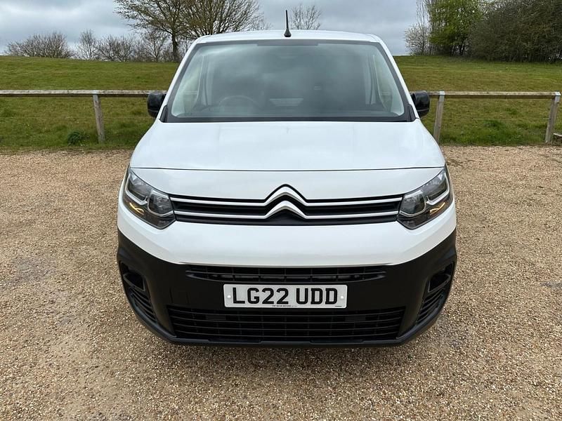 Used Citroën Berlingo 100 HP (73 kW) 2022 White MPV