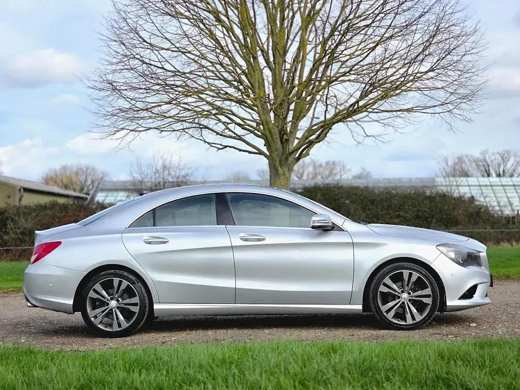 Usado Mercedes CLA180 122 HP (89 kW) 2014 Prateado Sedan