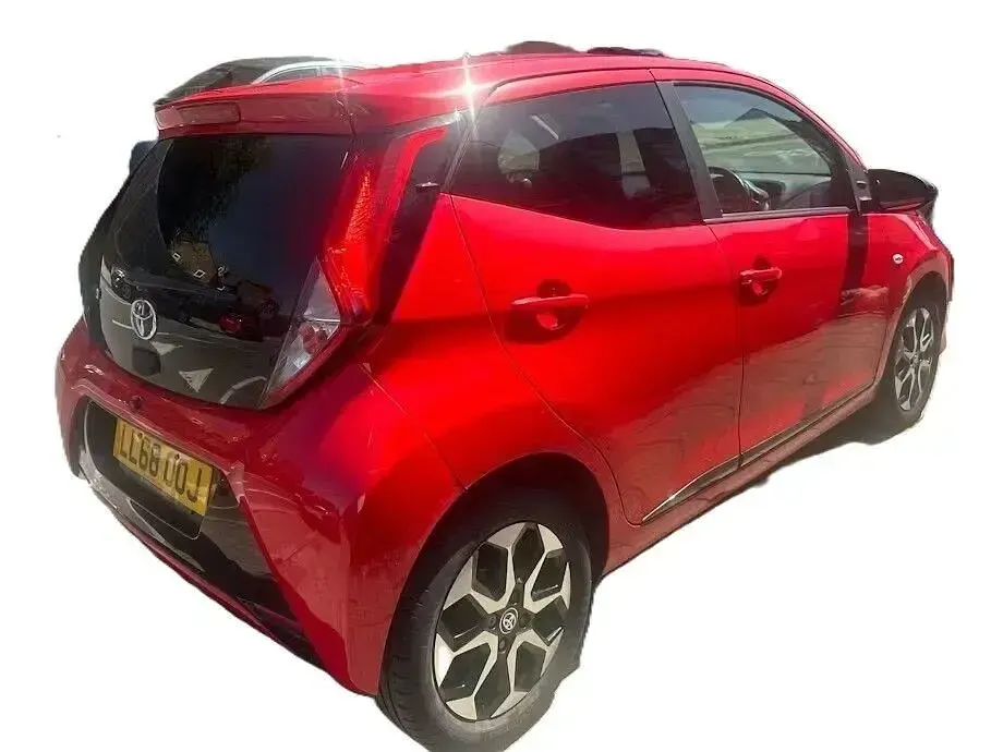 Używany Toyota Aygo Trend 71 KM (52 kW) 2019 Czerwony Hatchback