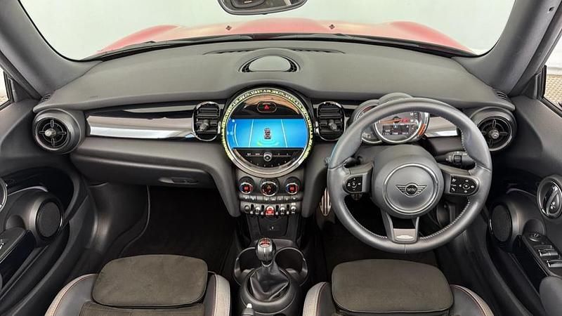 Usado Mini Cooper Sport 134 HP (98 kW) 2021 Vermelho Citadino