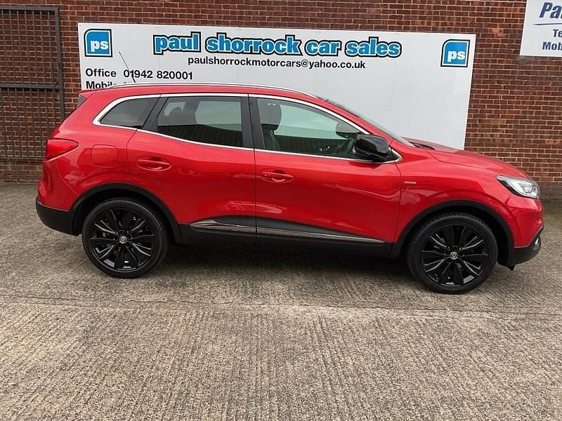 Red Used 2016 Renault Kadjar Signature S SUV | £7,495 (Fair price) - Image 1/4