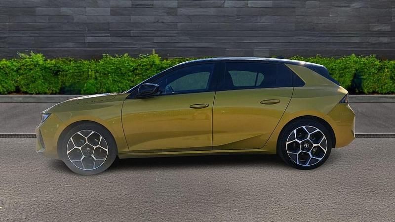 Used Vauxhall Astra Ultimate 128 HP (94 kW) 2024 Yellow Hatchback