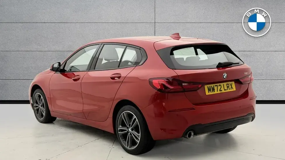 Gebraucht BMW 118 Sport Line 134 PS (98 kW) 2022 Rot Kleinwagen