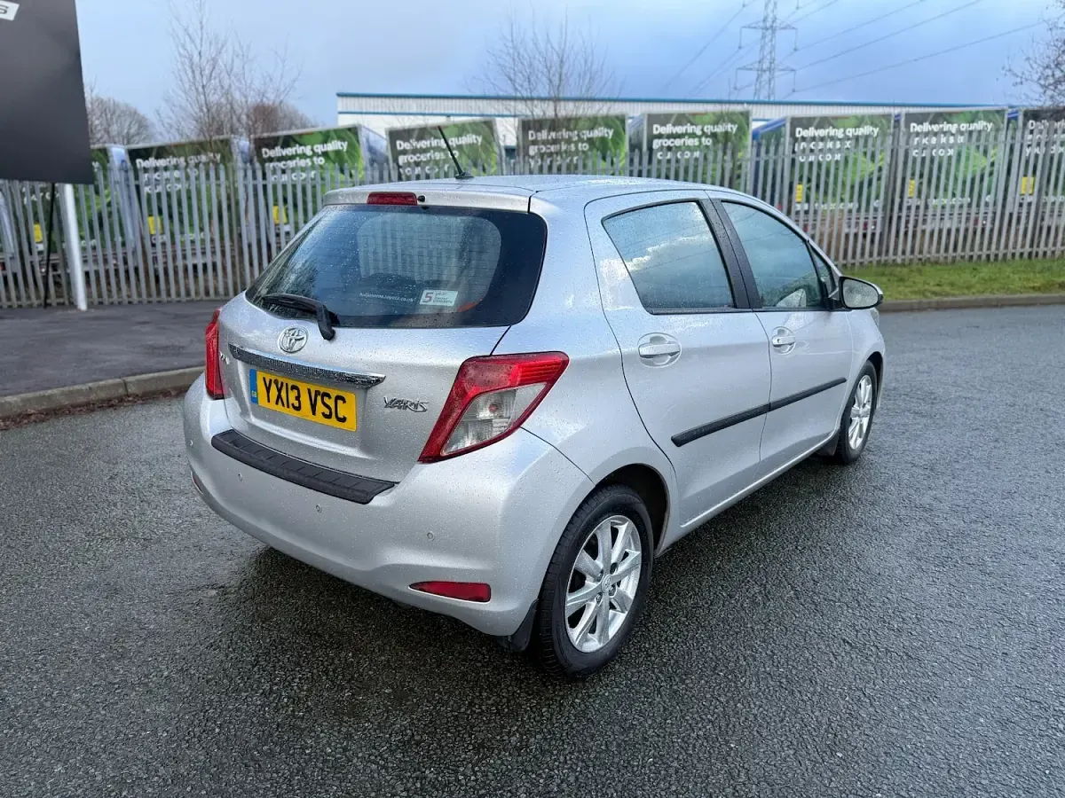 Used Toyota Yaris 90 HP (66 kW) 2013 Silver Hatchback