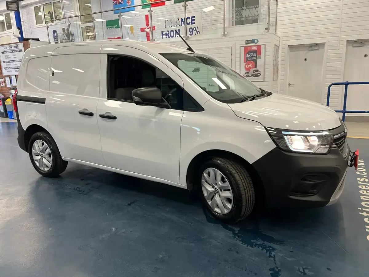 Used Renault Kangoo 100 HP (73 kW) 2024 White MPV