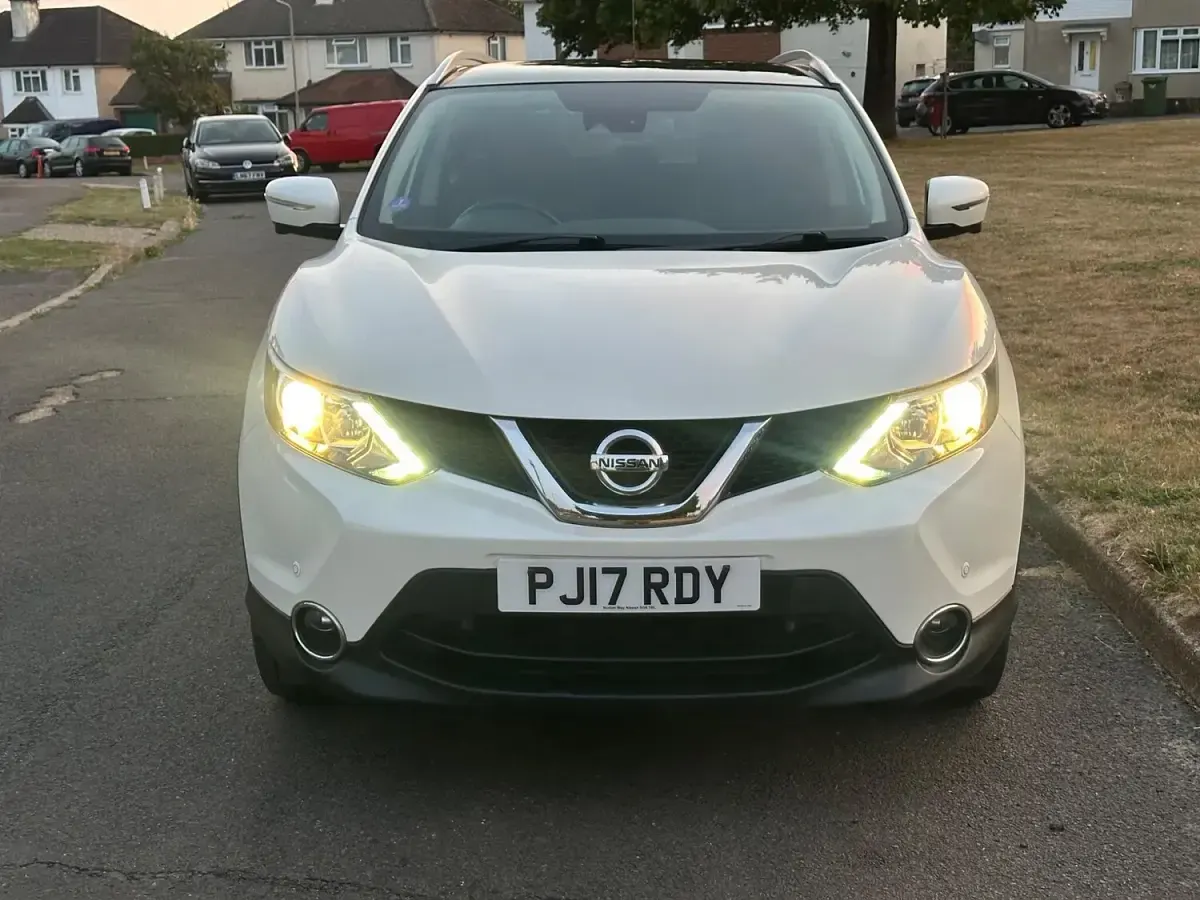 Used Nissan Qashqai N-Connecta 115 HP (84 kW) 2017 White SUV