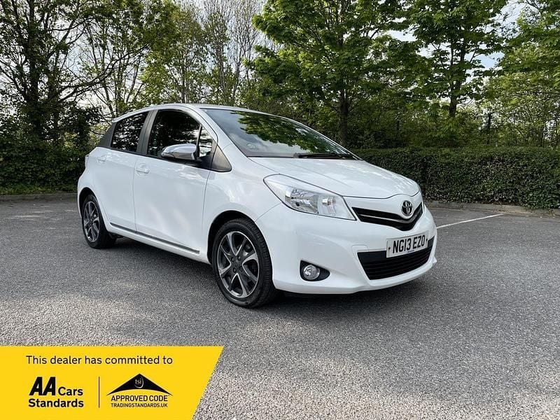 White Used 2013 Toyota Yaris Trend Hatchback | £5,990 (Fair price) - Image 1/4