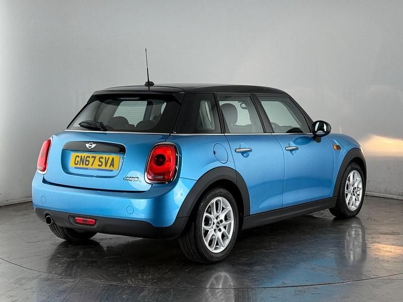 Używany Mini Cooper Hatch 136 KM (100 kW) 2017 Niebieski Hatchback