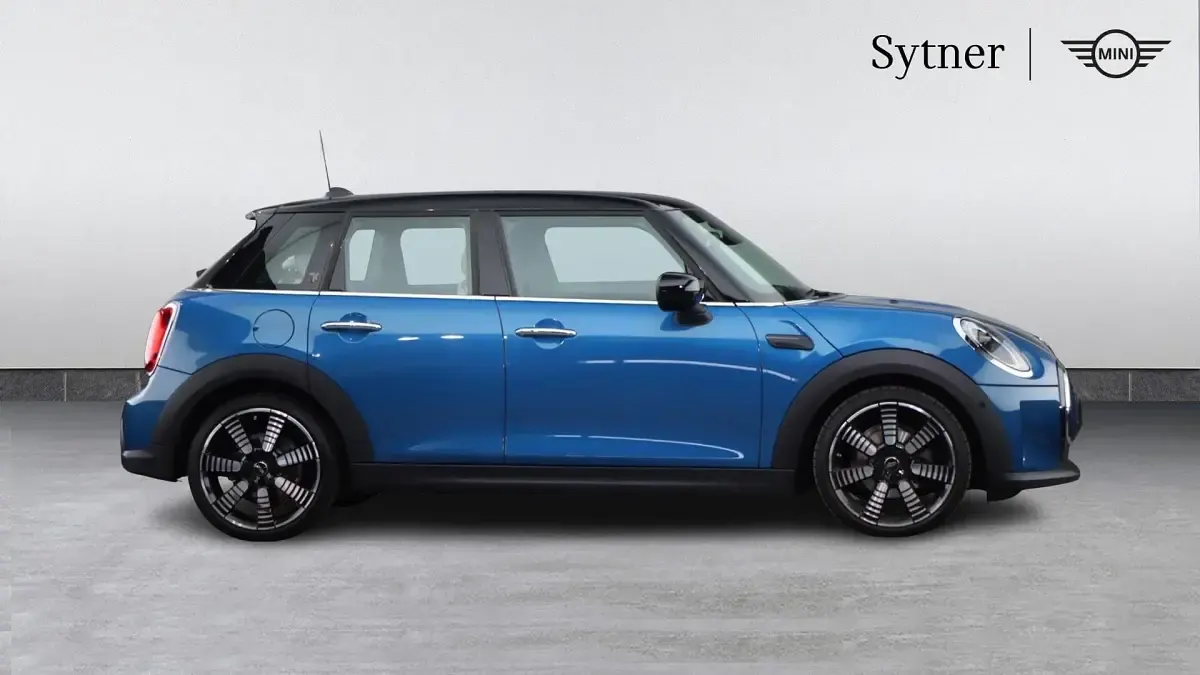 Used Mini Cooper Exclusive 134 HP (98 kW) 2023 Blue Hatchback