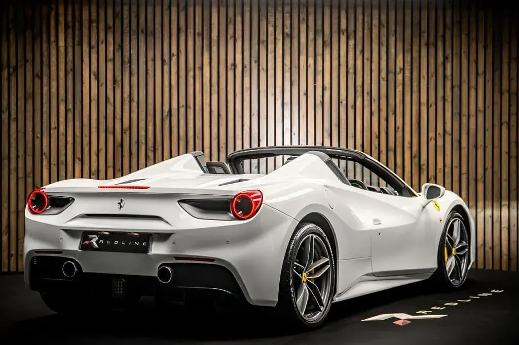 Used Ferrari 488 670 HP (492 kW) 2017 White Cabriolet