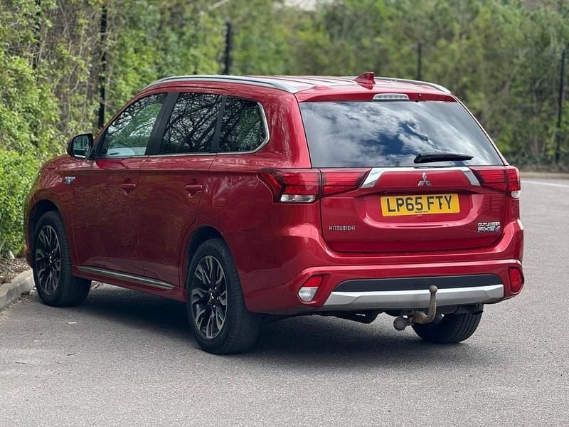 Used Mitsubishi Outlander P-HEV 118 HP (86 kW) 2016 Red Estate