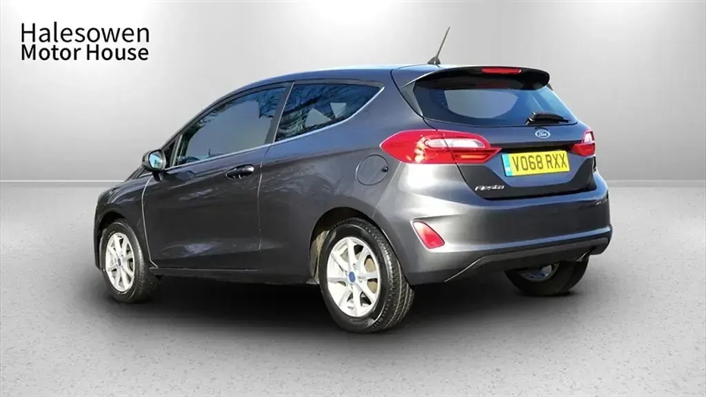 Used Ford Fiesta Zetec 100 HP (73 kW) 2018 Grey Hatchback