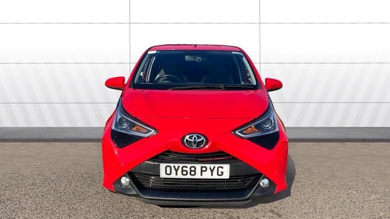 Used Toyota Aygo X-plore 69 HP (50 kW) 2018 Red Hatchback