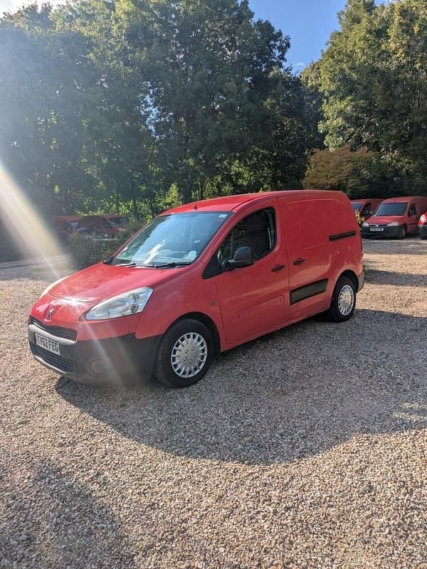 Red Used 2012 Peugeot Partner S MPV | £2,000 (Good price) - Image 1/4
