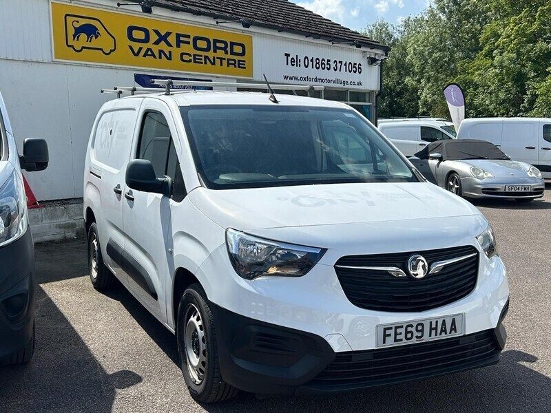White Used 2019 Vauxhall Combo Edition MPV | £8,275 (Fair price) - Image 1/4