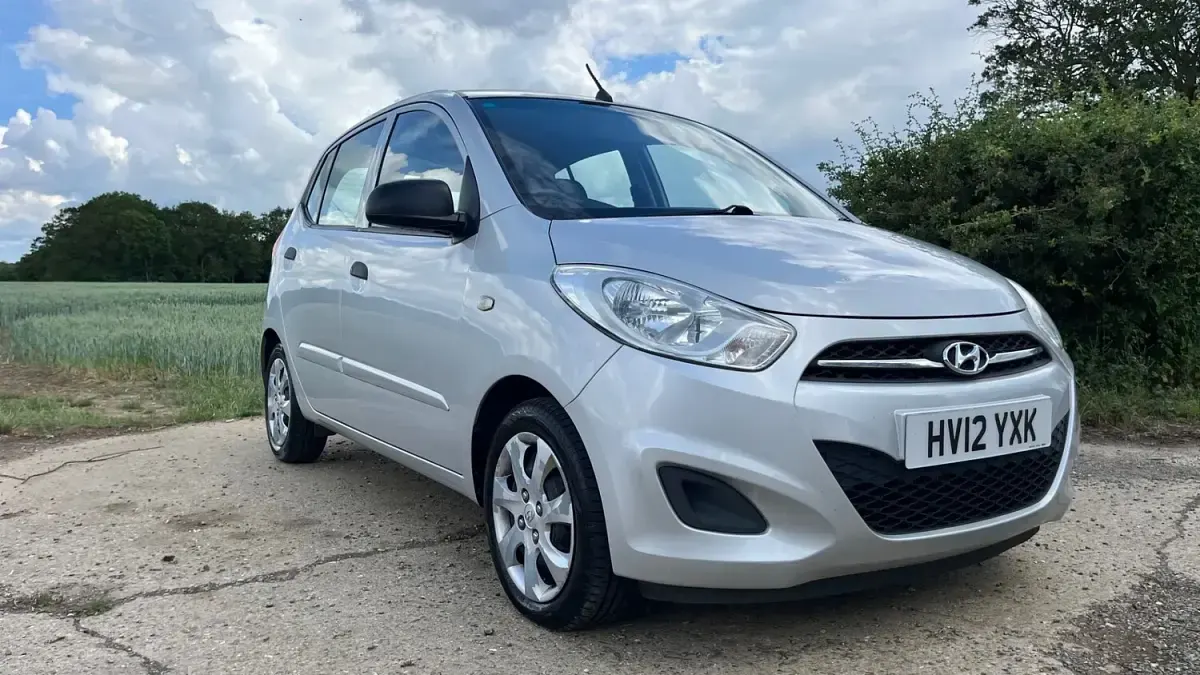 Used Hyundai i10 Classic 86 HP (63 kW) 2012 Silver Hatchback