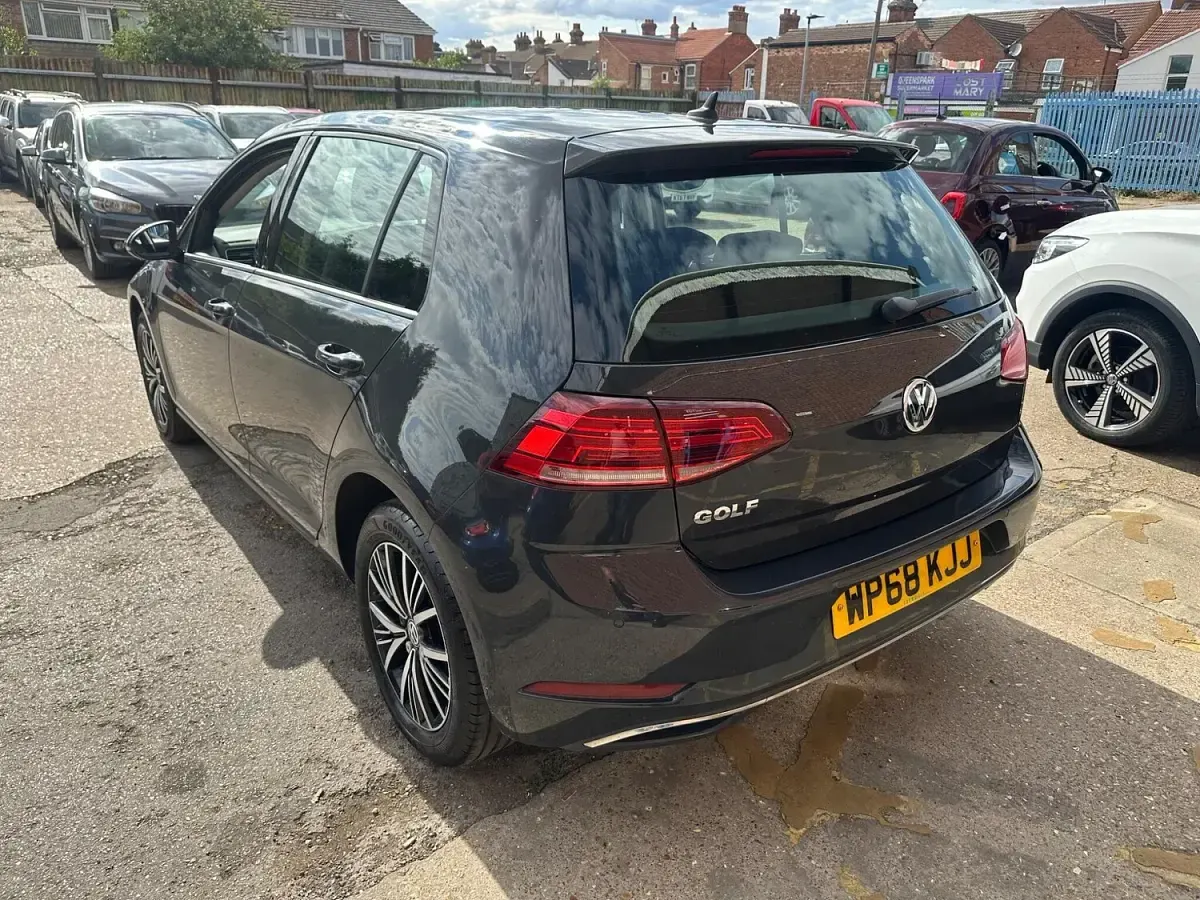 Used VW Golf VII SE 113 HP (83 kW) 2018 Grey Hatchback