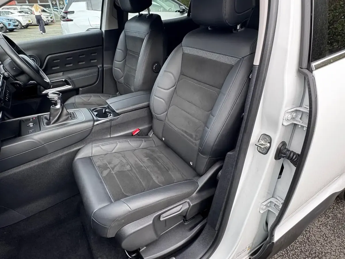 Used Citroën C5 PureTech 2023 White Hatchback