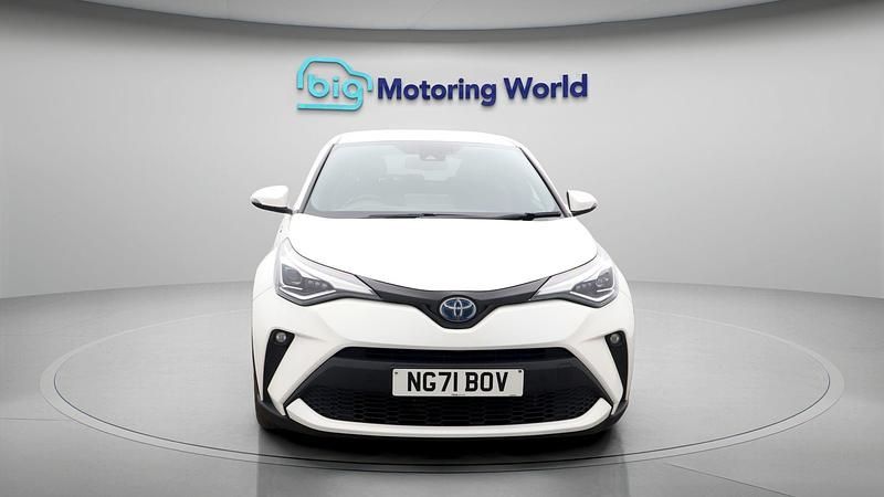 Used Toyota C-HR 122 HP (89 kW) 2021 White SUV