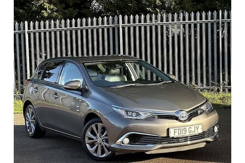 Used Toyota Auris Hybrid 136 HP (100 kW) 2019 Bronze Hatchback