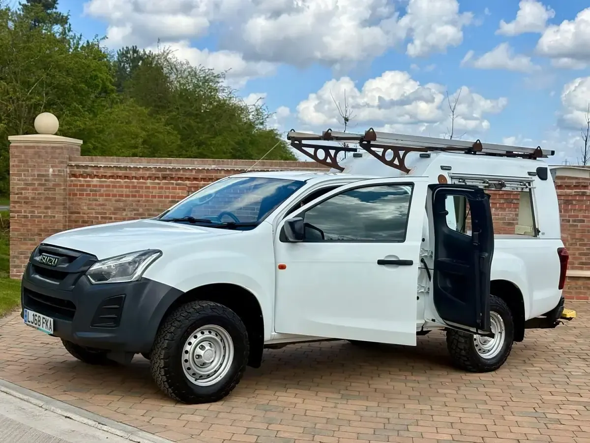 Used Isuzu D-Max 2018 White Pickup