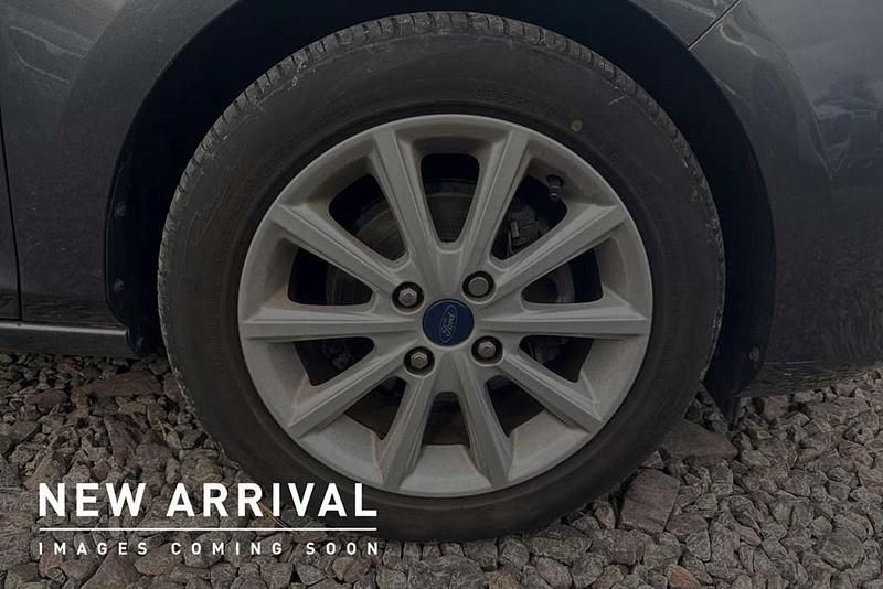 Used Ford Fiesta Titanium 121 HP (88 kW) 2017 Grey Hatchback