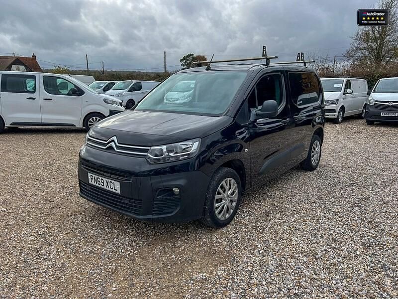Used Citroën Berlingo Start 100 HP (73 kW) 2019 Black MPV