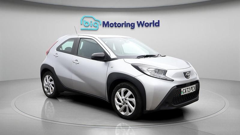 Silver Used 2022 Toyota Aygo X PURE SUV | £11,000 (Good price) - Image 1/4