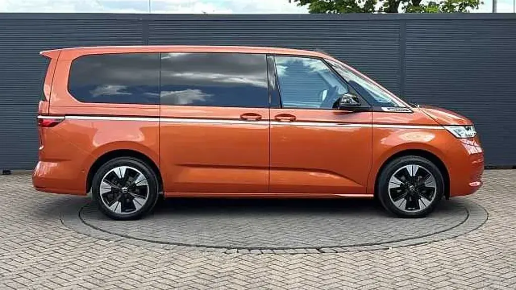 Used VW Multivan 150 HP (110 kW) 2025 MPV