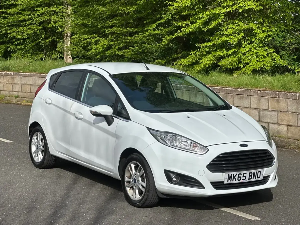 Używany Ford Fiesta Zetec 2015 Biały Hatchback