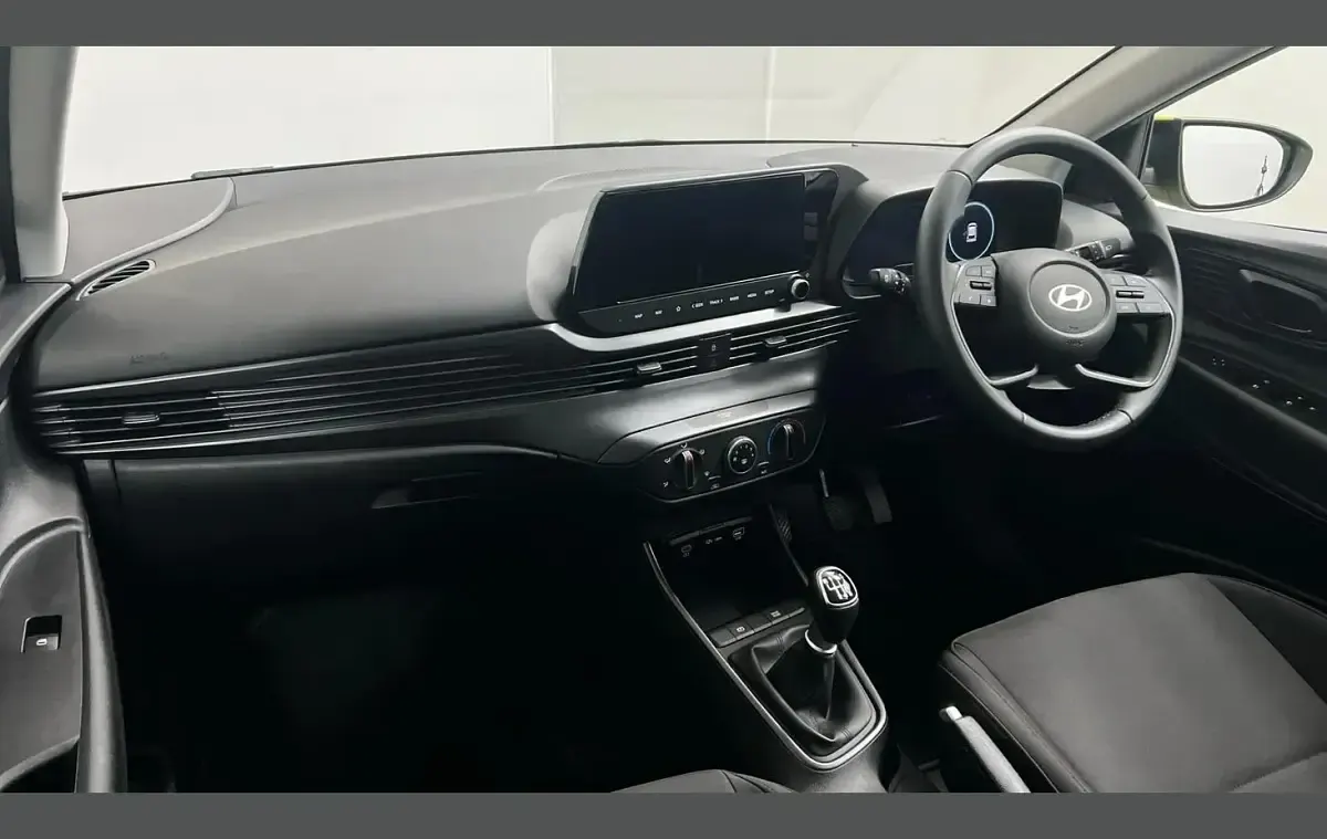 Used Hyundai i20 Advanced 99 HP (72 kW) 2025 Green Hatchback
