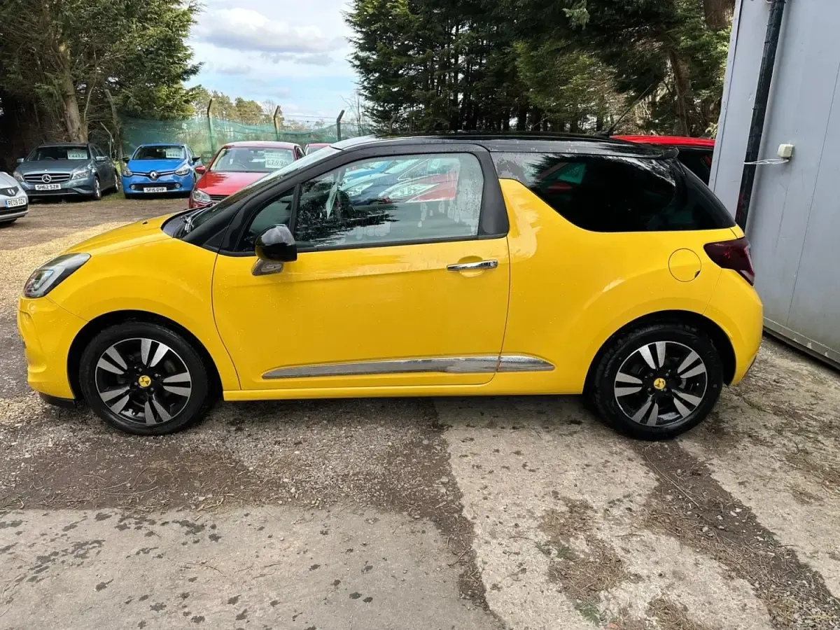 Używany Citroën DS3 2026 Żółty Hatchback