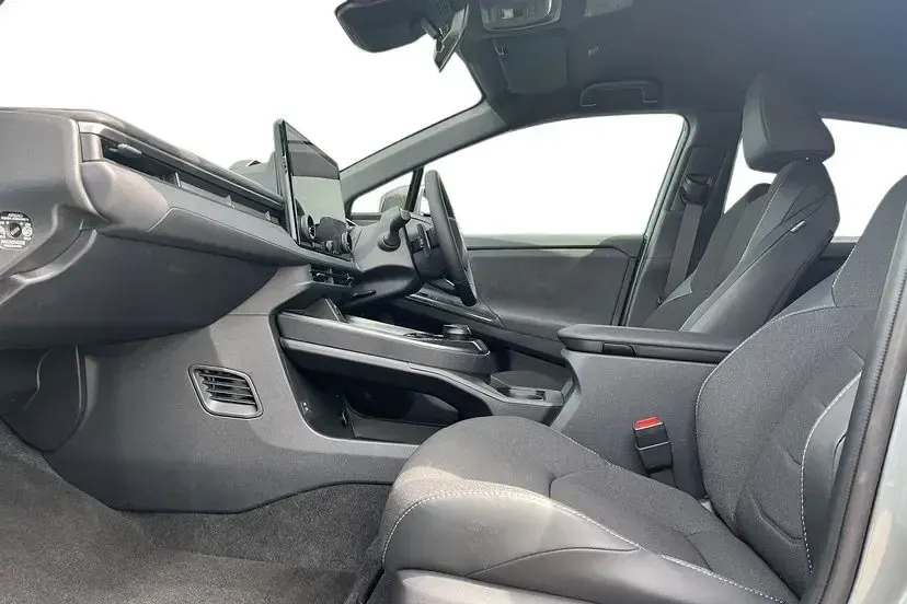 New Toyota C-HR+ Design 164 kW (224 HP) 2026 Mineral with black roof SUV
