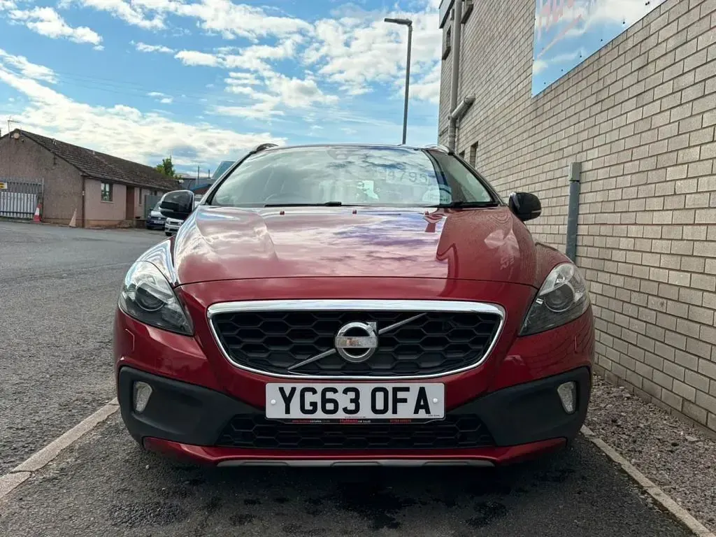Used Volvo V40 2014 Red Hatchback