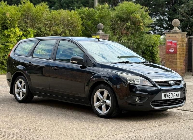 Black Used 2010 Ford Focus Zetec Estate | £1,890 (Good price) - Image 1/4
