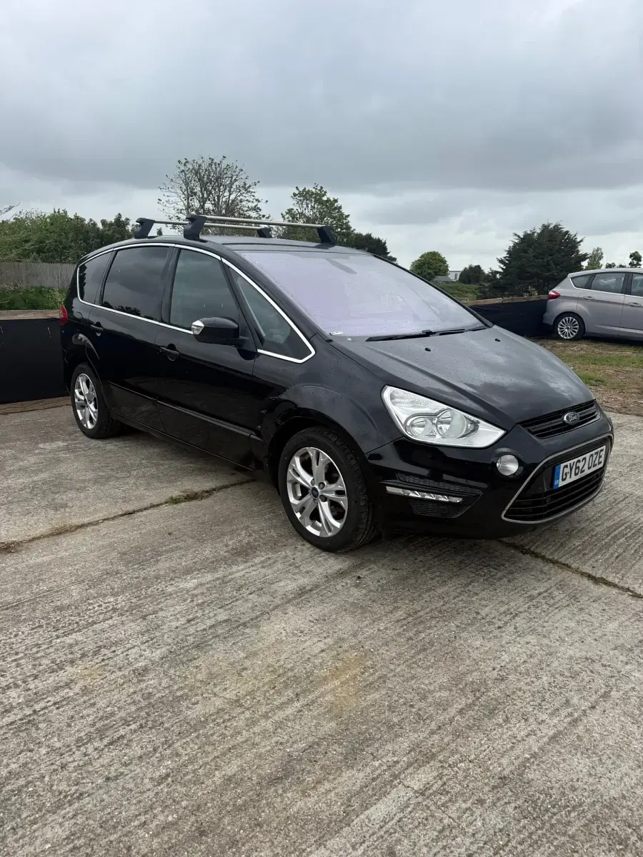 Usado Ford S-MAX Titanium 140 HP (102 kW) 2012 Preto Monovolume